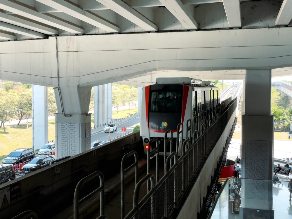 Skytrain Bandara: Rute, Cara Naik, dan Informasi Layanannya
