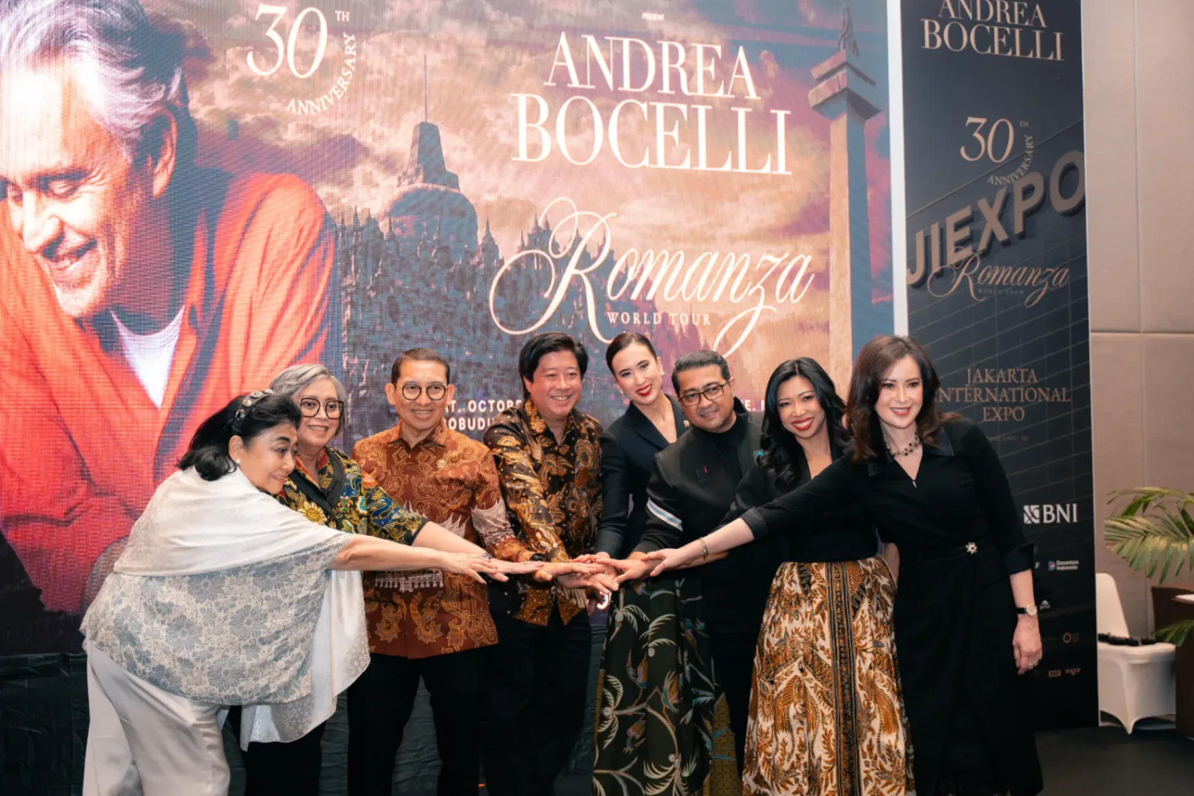 Andrea Bocelli Ramaikan Acara di Borobudur Lewat Konser Romanza 30th Anniversary