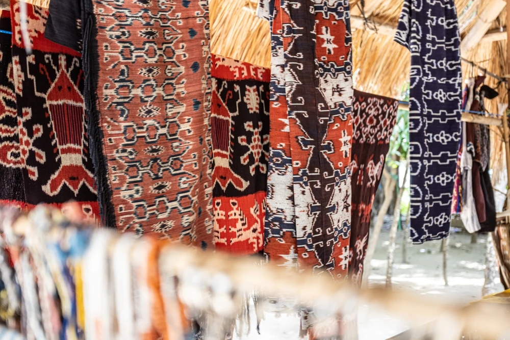 12 Macam Kain Tradisional Indonesia dan Ciri Khasnya