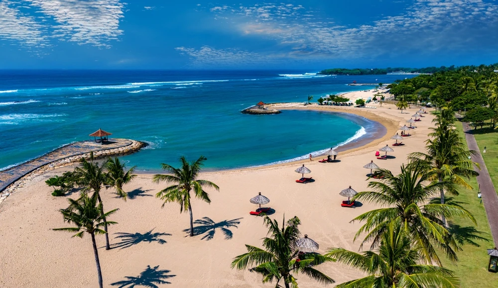 Mau ke Pantai Nusa Dua? Cek Aktivitas, Fasilitas, dan Cara Cara Menujunya di Sini!