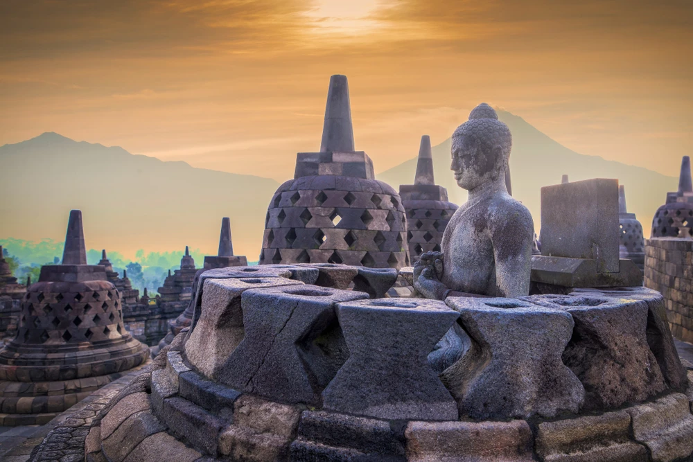 Relief Candi Borobudur: Makna, Cerita, dan Keunikannya