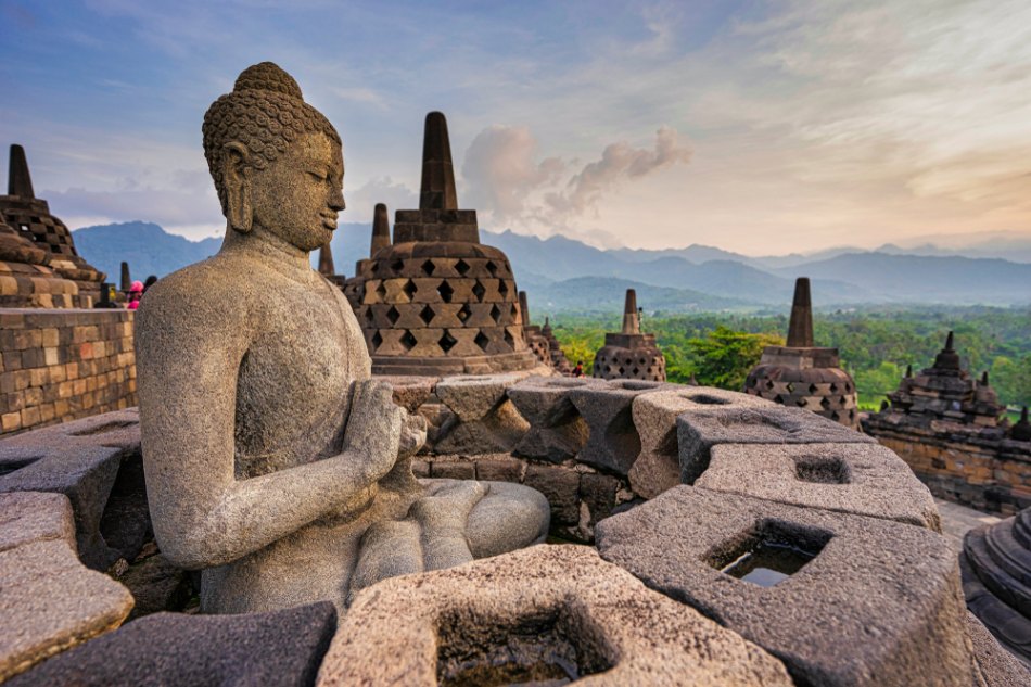 Candi Borobudur Bercorak Buddha dan Simbol Spiritualitas Dunia