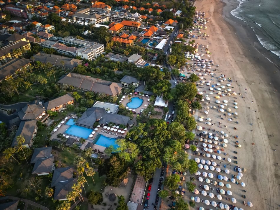 Hotel di Bali dengan Private Beach Terbaik: Mewah, Eksklusif, dan Langsung ke Pantai